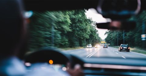 Evalaution of neural network model robustness for traffic sign classification